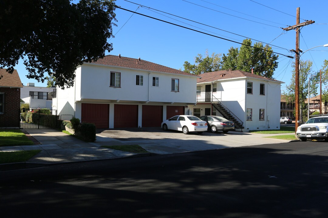 228 S Chevy Chase Dr in Glendale, CA - Building Photo