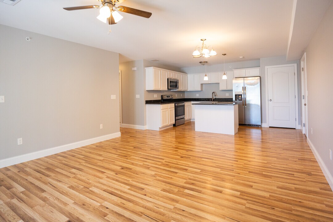 13 Gray Coach Ln, Unit 1315 in Cranston, RI - Building Photo