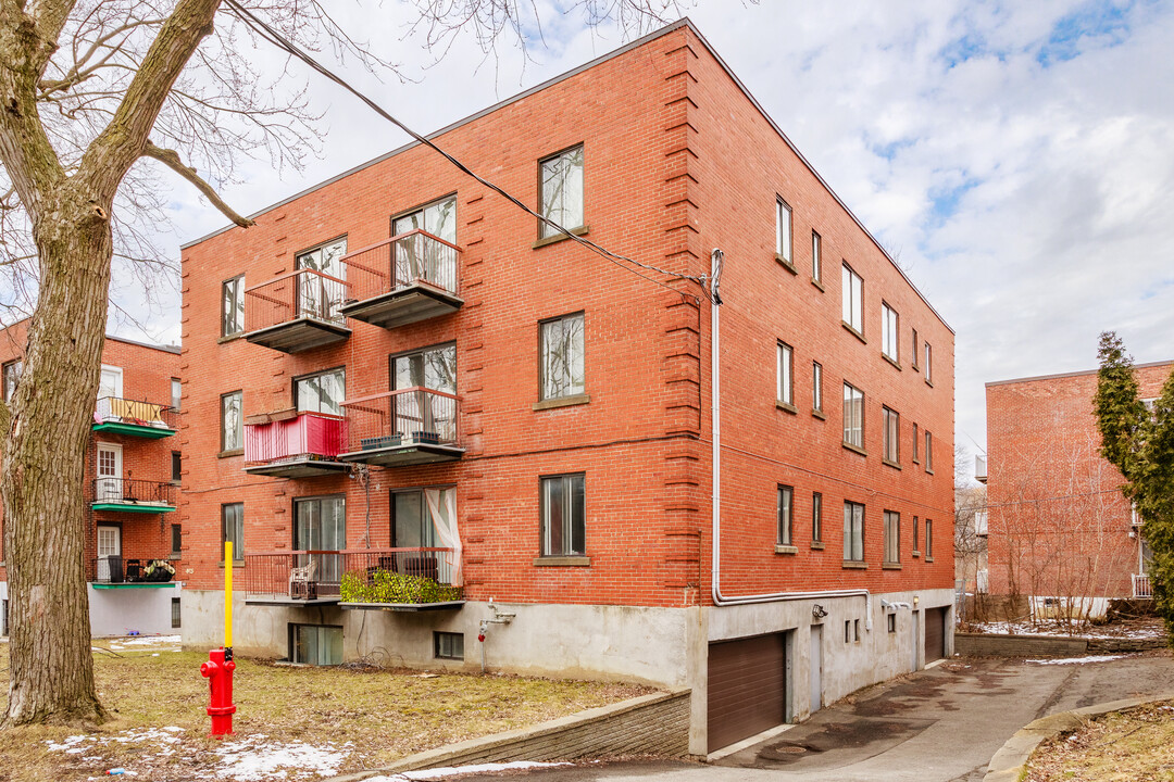 4925 Édouard-Montpetit Boul in Montréal, QC - Building Photo