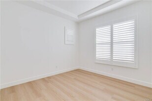 86 Henson in Irvine, CA - Building Photo