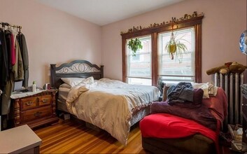 35 Thurston St, Unit 3 in Somerville, MA - Building Photo - Building Photo