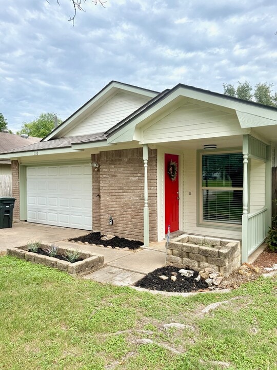 1115 Buttercup Cir in College Station, TX - Building Photo