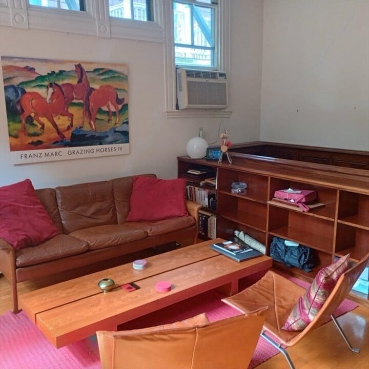 10 Hilliard St in Cambridge, MA - Building Photo