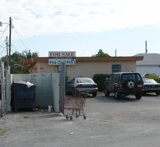 850 NW 11th Ave in Hallandale Beach, FL - Foto de edificio - Building Photo