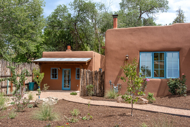 107 Victoria St in Santa Fe, NM - Building Photo - Building Photo