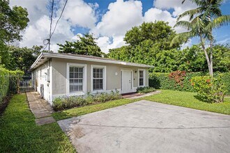 252 NW 40th St in Miami, FL - Building Photo - Building Photo