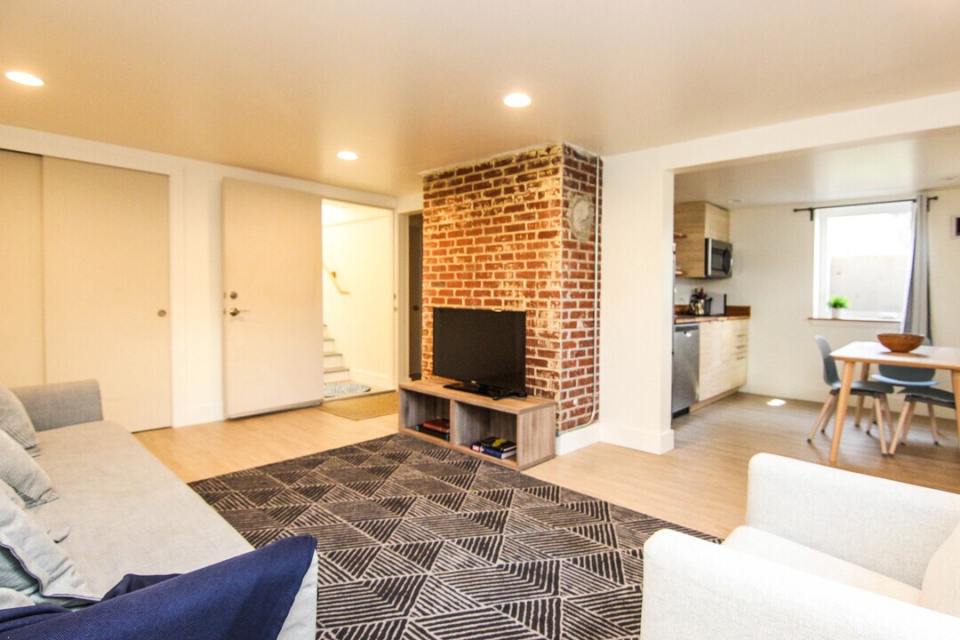 5115 N Concord Ave, Unit B in Portland, OR - Building Photo