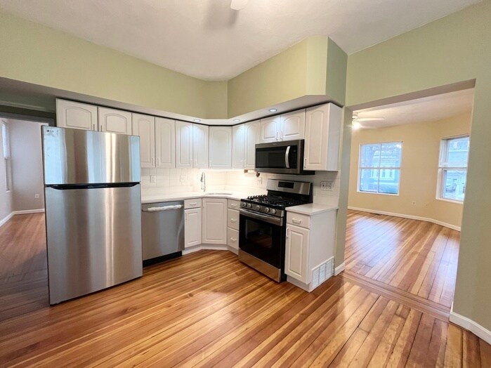 22 Pleasant Ave in Somerville, MA - Foto de edificio