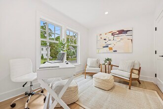20 Center Dr in Greenwich, CT - Building Photo - Building Photo