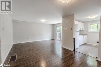 39 Laurie Crescent in Barrie, ON - Building Photo - Building Photo