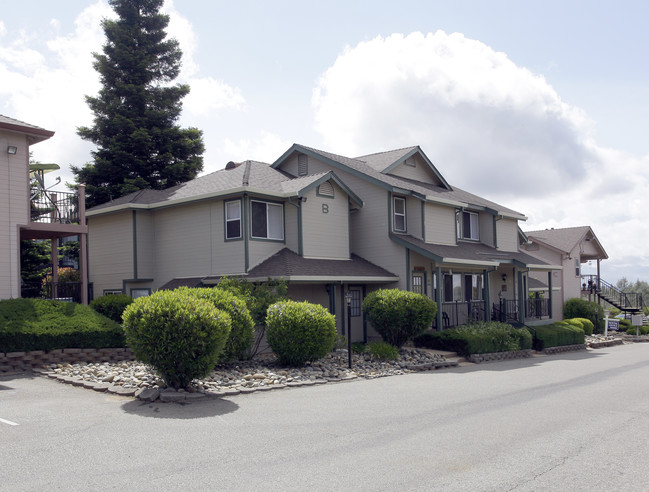 Barnett Village Apartments in Shingle Springs, CA - Foto de edificio - Building Photo