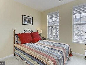 4950 Brenman Park Dr in Alexandria, VA - Building Photo - Building Photo