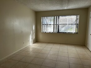 3527 NW 114th Terrace in Coral Springs, FL - Foto de edificio - Building Photo