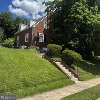 165 Race St in Ambler, PA - Building Photo
