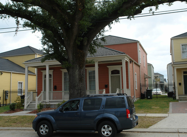 733 Josephine Dr in New Orleans, LA - Foto de edificio - Building Photo