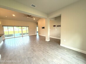 239 Brickell St SE in Palm Bay, FL - Foto de edificio - Building Photo