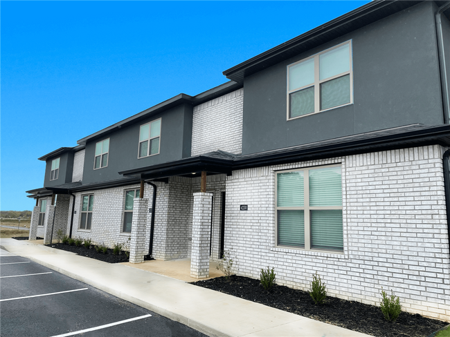 Rupple Townhomes in Fayetteville, AR - Foto de edificio - Building Photo