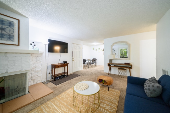 1013 S Sunshine Ave in El Cajon, CA - Foto de edificio - Building Photo