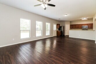 823 Lovebug Ln in Conroe, TX - Building Photo - Building Photo