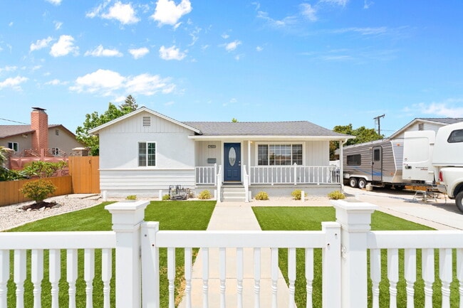 6233 Bristol Rd in Ventura, CA - Building Photo - Building Photo