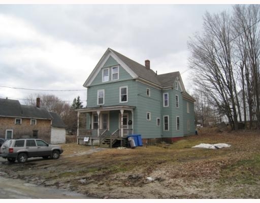 36 Oak St in Mechanic Falls, ME - Foto de edificio