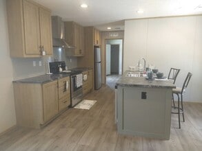 5603 Larry St in Zephyrhills, FL - Building Photo - Building Photo