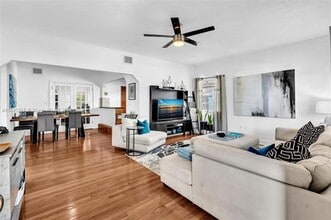 836 W 40th St in Miami Beach, FL - Building Photo - Building Photo
