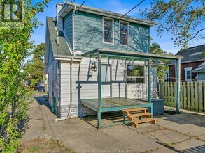 943 Pillette Rd in Windsor, ON - Building Photo - Building Photo