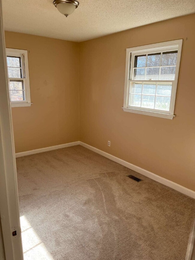 3935 Yokley St in Winston-Salem, NC - Building Photo - Building Photo