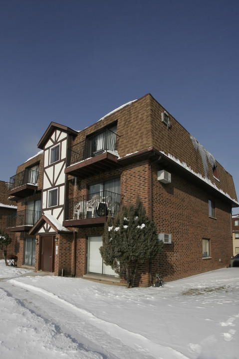 118 Gerry Stevens Ct in Bensenville, IL - Foto de edificio