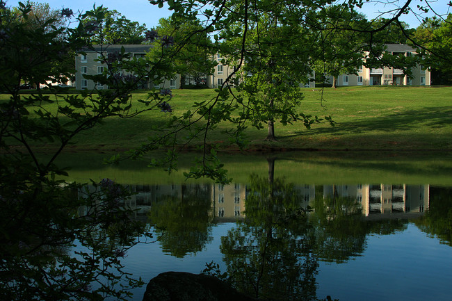 Huntingwood Apartments in Lynchburg, VA - Foto de edificio - Building Photo