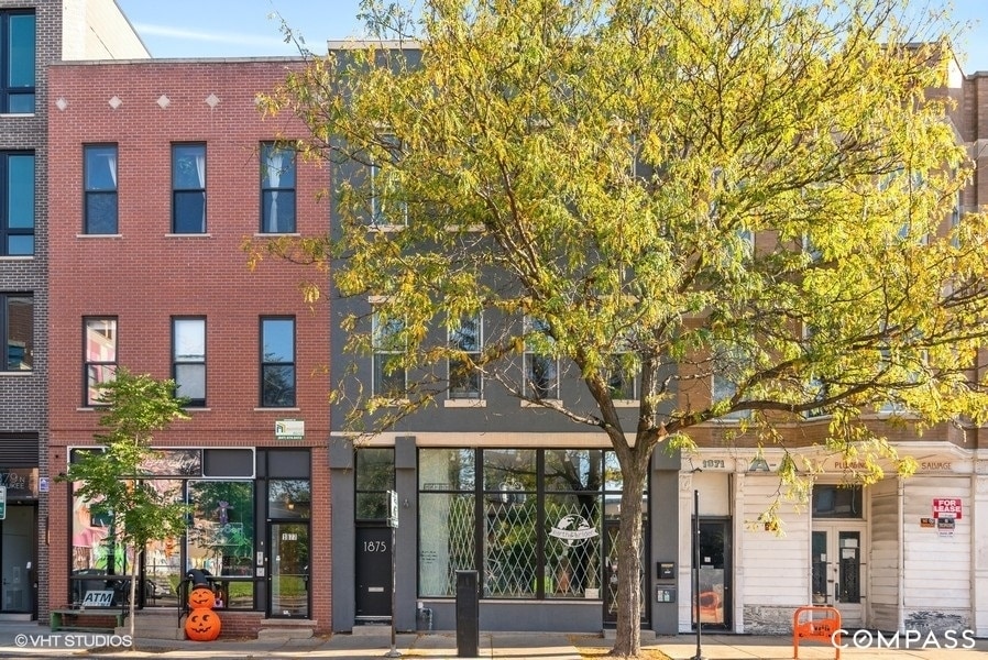 1875 N Milwaukee Ave in Chicago, IL - Building Photo