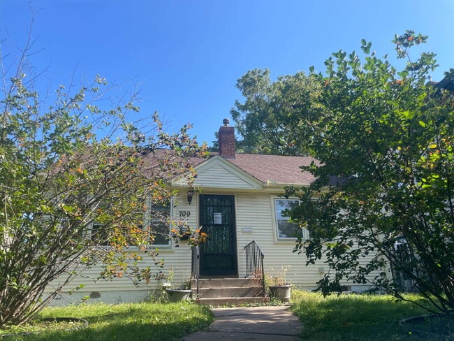 property at 709 Como Ave