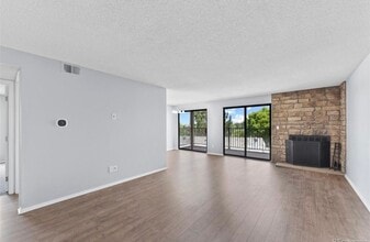 15911 E Dakota Pl, Unit 15911 Dakota Pl #301 in Aurora, CO - Building Photo - Building Photo