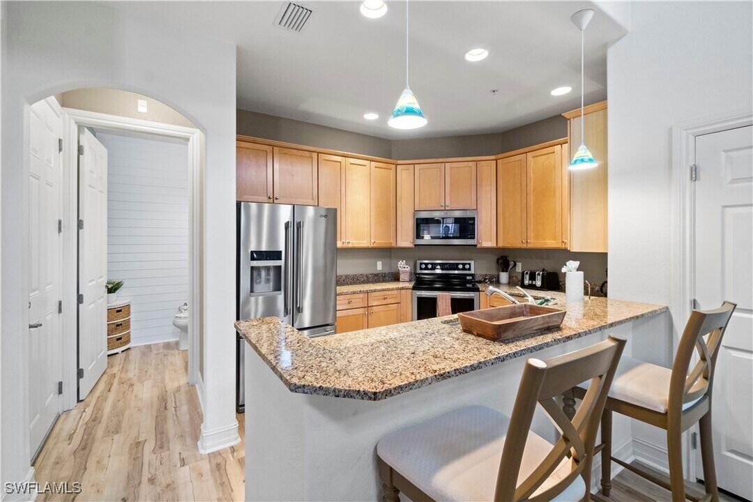 9111 Capistrano St S in Naples, FL - Building Photo