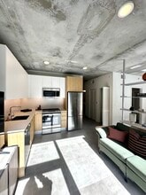 370 NW 33rd St in Miami, FL - Building Photo - Building Photo