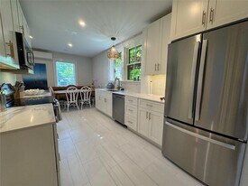 8 Barney St in Newport, RI - Building Photo