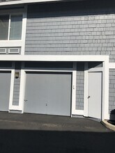 6923 Carnation Dr in Carlsbad, CA - Building Photo - Building Photo