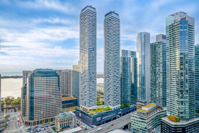 Harbour Plaza - West Tower in Toronto, ON - Building Photo - Building Photo