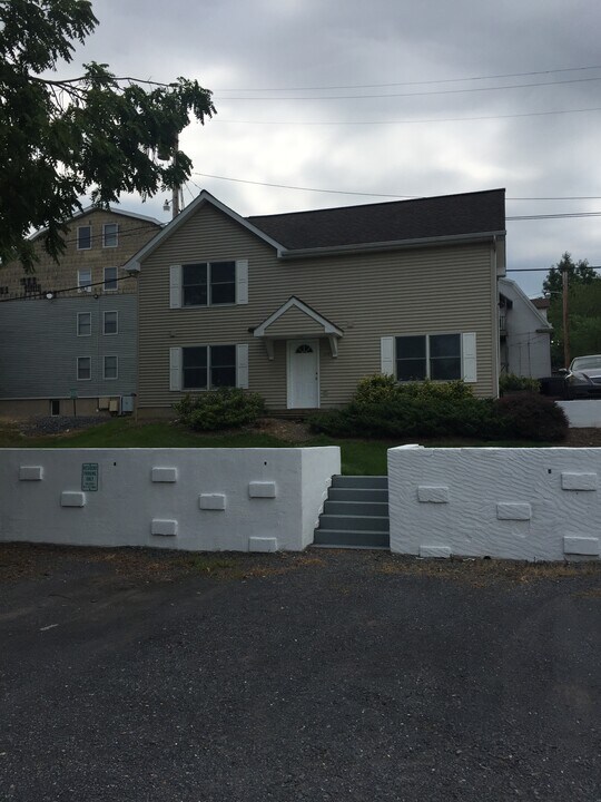 126 W Nittany Ave in State College, PA - Foto de edificio