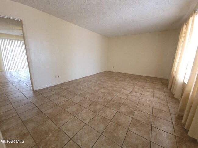 240 Ferrari Ct in El Paso, TX - Building Photo - Building Photo