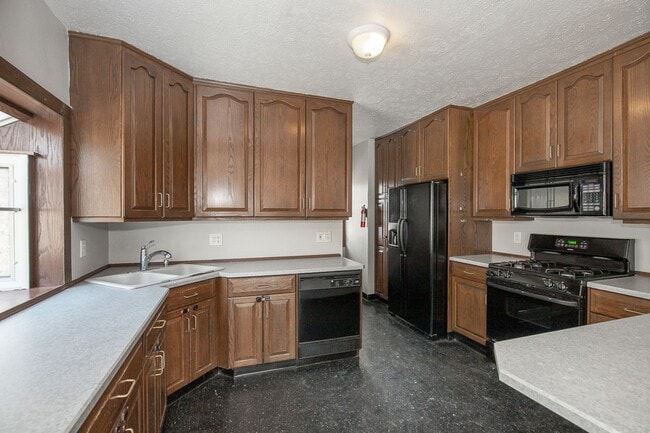 14718 Bayes Ave in Lakewood, OH - Building Photo - Building Photo