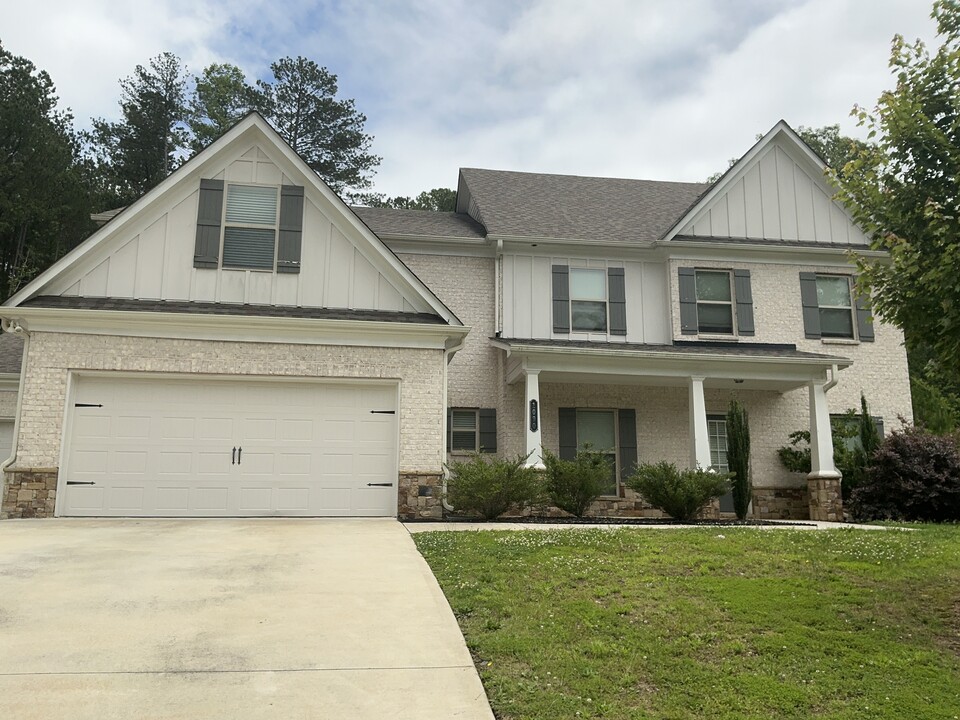 1090 Victoria Walk Ln in Dacula, GA - Building Photo