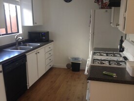 933 Loma Ave, Unit B in Long Beach, CA - Building Photo