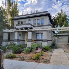 3131 E Corto Pl in Long Beach, CA - Foto de edificio - Building Photo