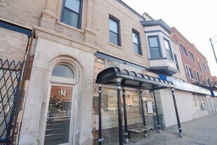 3405 W Fullerton Ave, Unit M01H in Chicago, IL - Building Photo