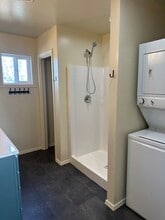 117 C St, Unit 117 Unit F in Phoenix, OR - Foto de edificio - Building Photo