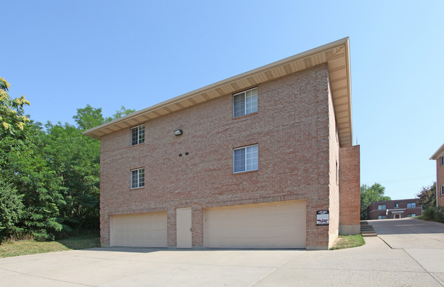 2905 Queen City Ave in Cincinnati, OH - Foto de edificio - Building Photo