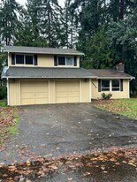 15618 94th Ave Ct E in Puyallup, WA - Building Photo