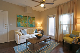 Latigo Eagle Pass in Eagle Pass, TX - Building Photo - Interior Photo